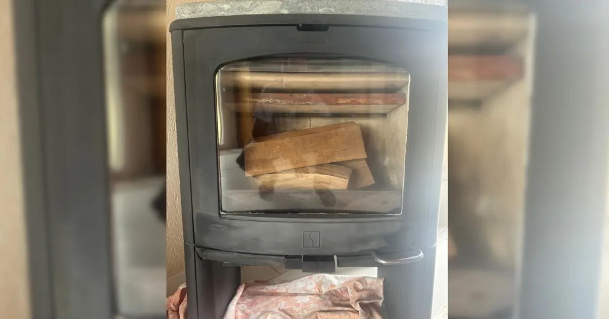 vitre de poêle à bois remplacée sur mesure à Colmar, prête pour l'hiver